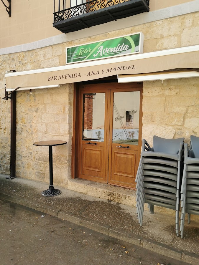 Ana y Manuel(Bar Avenida)