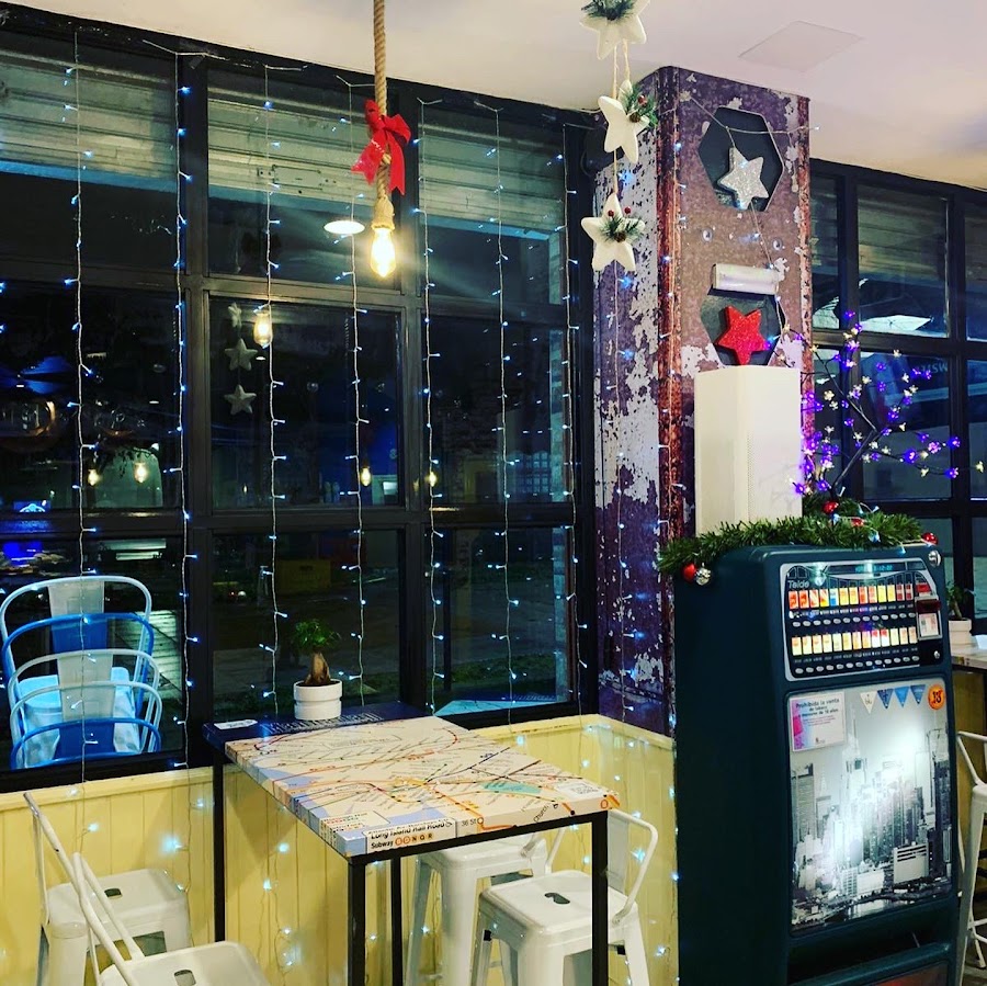 Bar Manhattan Food&Drinks