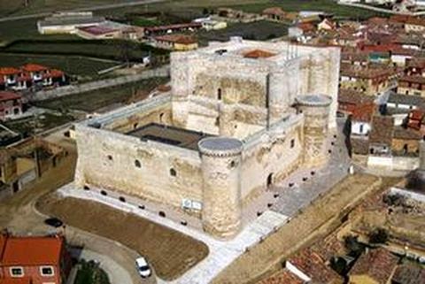 Castillo de los Sarmiento de Fuentes de Valdepero