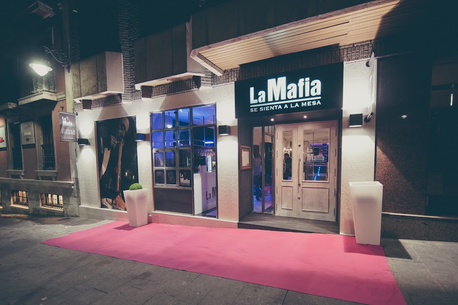 La Mafia se sienta a la mesa