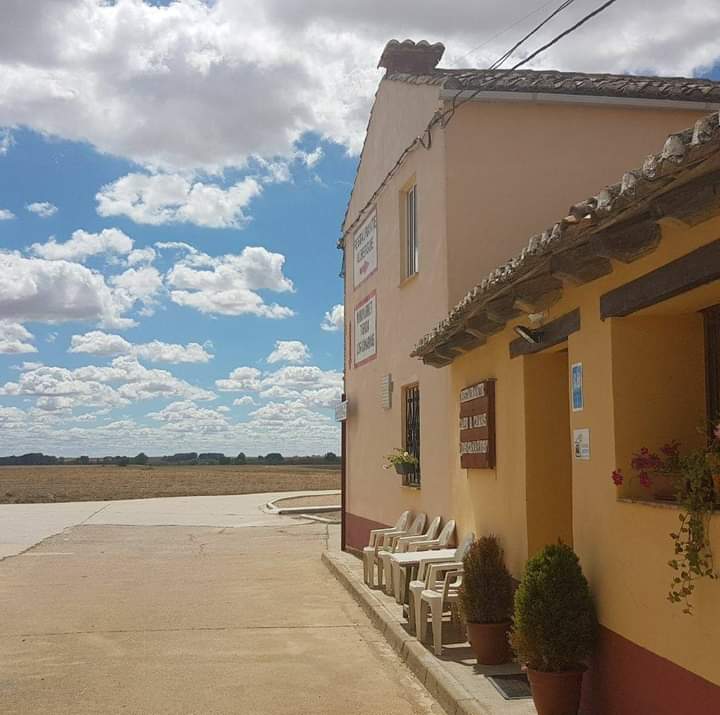 Los Canarios Albergue - Restaurante