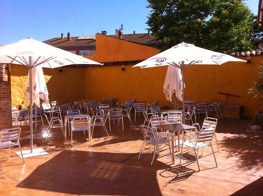 Terraza Brasería Albino Vino